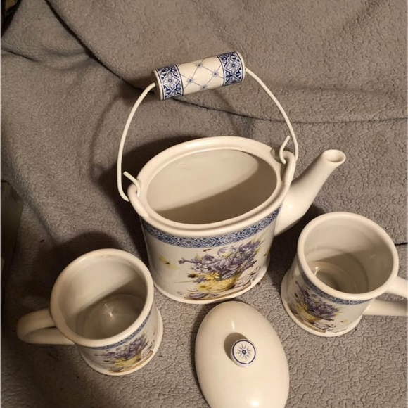 Hallmark Blue and White Floral Tea Set - Picture 5 of 8